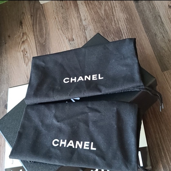 CHANEL BOW SATIN CC LOGO HEEL - Picture 9 of 9